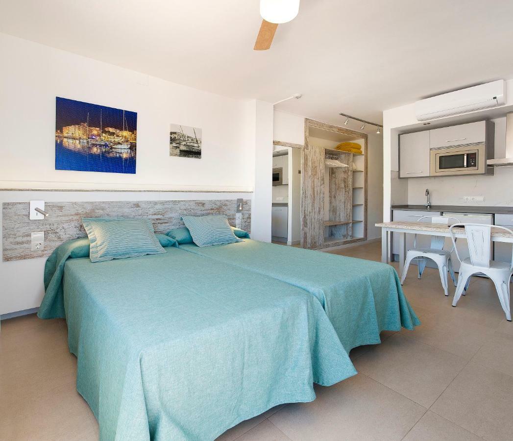 Playa Bella Apartments Sant Antoni de Portmany Стая снимка